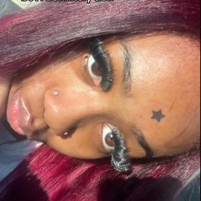 diaryoftreaa's profile picture. 