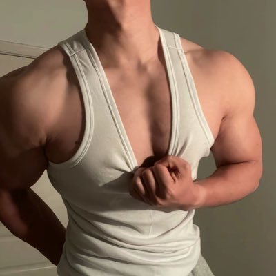 Yusir1988ii's profile picture. #四川宇先生（25-27成都） #Yusir1988
👮‍♂️性瘾很大、技术狠硬 🪂💰✈️门槛99🧧（Tele视频会员668💰）❤️防走丢