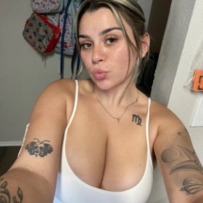 I'm a mobile massage therapist i render all type of body massage, Crack and therapy at fair and affordable rates let me fuck your brain outta your skull ❤️😘