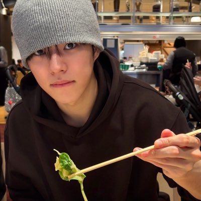 ynenbn's profile picture. 