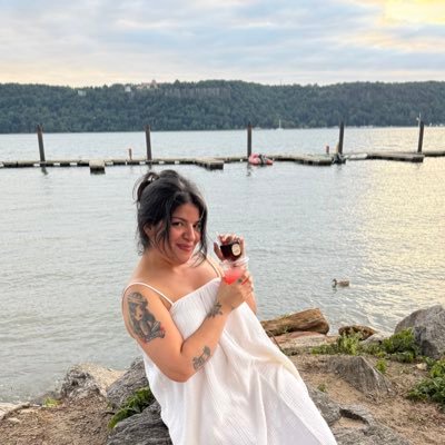 formerly @frankiearrocha | mi letra favorita es la eñe y por eso mi palabra favorita es cariño | feminista | psicóloga en formación | panameña en NYC🗽