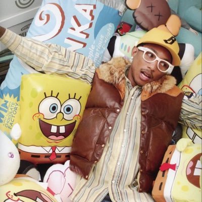taroyongi's profile picture. “Shotaro’s friends believe this is his hot girl summer”