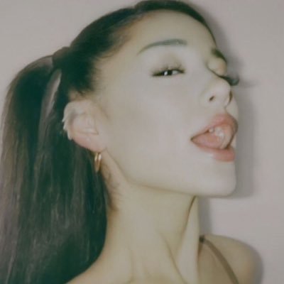 181017💜// I wish you cared a little more..🌧️// k-pop&metal☔️// gamer (PC)🎮// anime lover🍥// XOTWOD🖤💚 // twitch streamer👾 🇷🇴 back-up acc: @gcfmoonlght