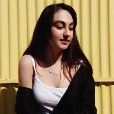 sanna2oo7's profile picture. https://t.co/HMcjqDRKVz

کاش با خورشید می‌آمیختیم☀️
