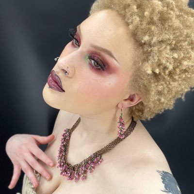 Disabled Artist | Jeweler | 25 | Featured in Vogue Australia, LA Times, American Music Awards, MOBO Awards | Emerging Young Artist Awardee | Shop below 🫶🏻
