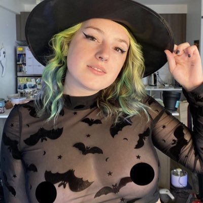 RoseMatin682625's profile picture. something serious