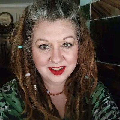 OliviaCampbe58's profile picture. A Tarot Reader 📖 
A Mother Priestess ❤️.
Bead protection ✨📿.
A Healer ♥️.