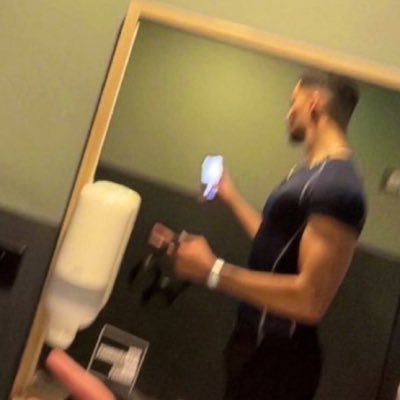 compte secondaire affilié à @adamoboss mais le dites pas à ma meuf