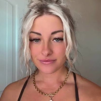 zonamaeee2's profile picture. 