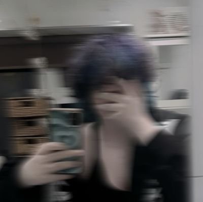 curimossity's profile picture. .・。.・゜✭・| 18