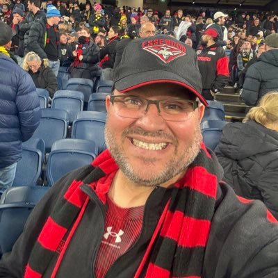 chief of staff Hon Jane Howlett MP Singer writer muso ❤️🖤@EssendonFC Wallabies fishing rum auroras archery 🏹 Love my family & #Tasmania My views #politas