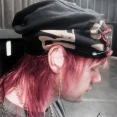 skztopsos's profile picture. 