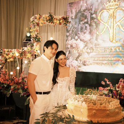 sirenmartinez28's profile picture. Have courage and be kind ✨