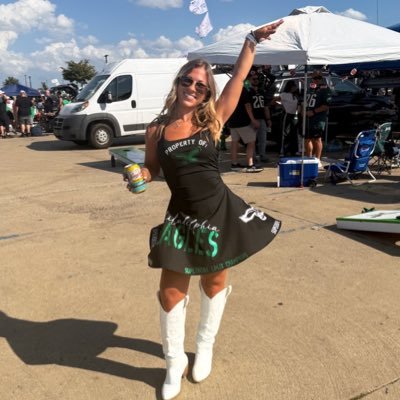 Me talking about sports to myself. Go Eagles! 🦅 STM section 228💚 #FlyEaglesFly ・Chondrosarcoma Survivor 🌻 🎗 ・Sarcone’s Bakery 🥖 🍕