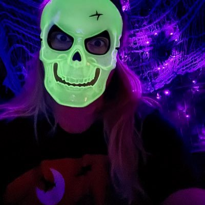 SpooktacularGal's profile picture. Still a parody of myself even though I’m not👻tacularJen/wife/momma/cooking/shit binge & horror lover/typically only here for movie watches & shenanigans.🫶🏻👻
