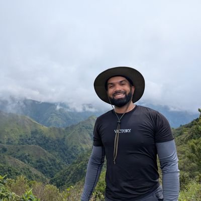 Amante de la naturaleza y me encanta visitar nuevos lugares. Tranquilo, pero siempre con la mente inquieta.