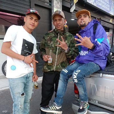 @JuniorClubSA
VERTE Y
FESTEJAR
TAMBIEN
GRANABASTOS
🇨🇴🇪🇨🇵🇪🇧🇴🇧🇷🇨🇱