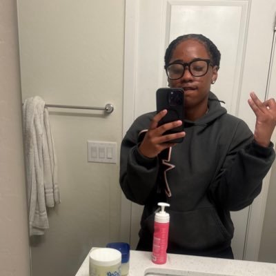 24f4ith's profile picture. i love women’s basketball