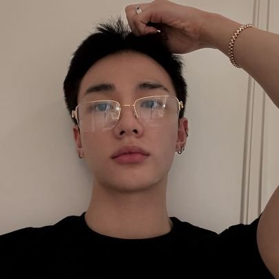 eu e os hyunsung lendo Força G
01.04.25 💫