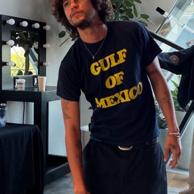 yungintroo's profile picture. AMATEUR LIFE LIVER ||| LOVES EXPLORING THE INTERNET & LOVES DONALD GLOVER #XOTWOD  🇲🇽