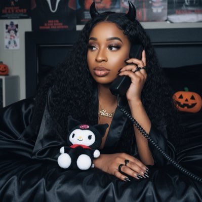🌌🕵️♀️ Conspiracy theorist by day, murder mystery sleuth by night 🎶✨. UNICE hair ambassador use code amZduA . 💆🏽♀️