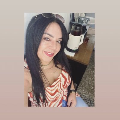SIL BAŞTAN BASLAMAK GEREK BAZEN HAYATI SIFIRLAMAK ..SlL baştan sevmek ...Ama yazgısını yaldızlı çokomel kağıtları gibi tırnaklarıyla düzeltemiyor insan🦅BJK