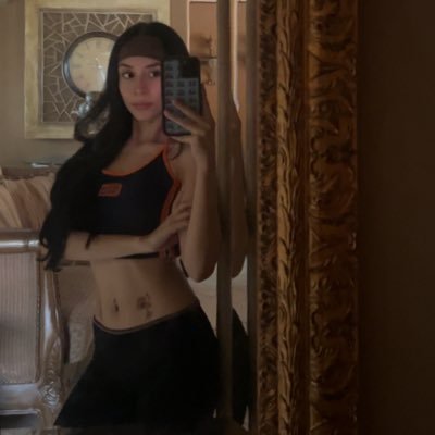 moniqze's profile picture. 𓆩♡𓆪