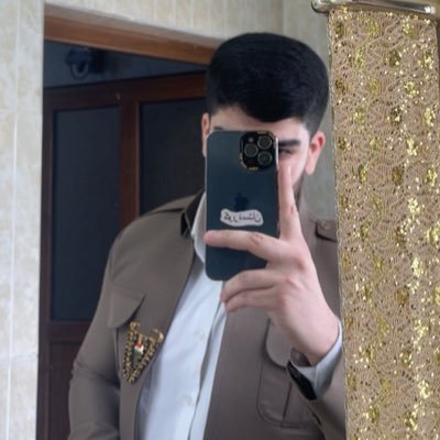 harwn_0's profile picture. 2+2=1 بەپێوە دەمرین بەڵام هیچکات لەسەر ئەژنۆ ناژین