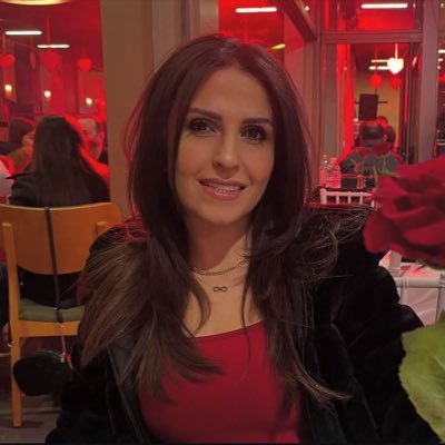 ليندا | معلمة لبنانية حرة 🇱🇧 ناشطة سياسية ومُلهمة للنساء 💫 شغف، جرأة، أناقة بلا حدود 💌 للمحادثات الصادقة والمشاركة الحقيقية