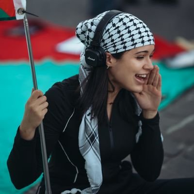 🇩🇿 Bouatoura
🤲 Mes mains sont abîmées par le khedma.
✝️ I'm creatin a school to learn the arabic liturgy w/o registration : https://t.co/0S1AyVi9aS