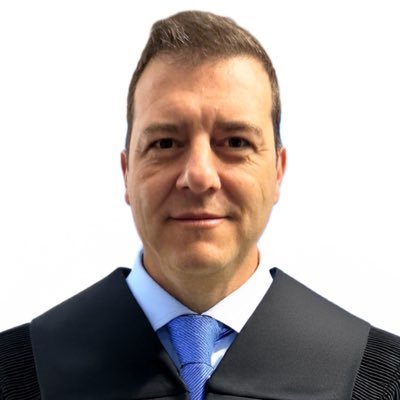 Consultor y docente en cadena de suministro. 15+ años de experiencia. Motero apasionado. Creo en cadenas —y vidas— construidas alrededor de las personas.