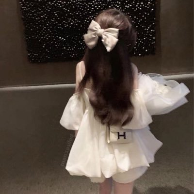 y__yiiio's profile picture. .⋆⟡ᐢ꜆. ̫.꜀ᐢ💞💭