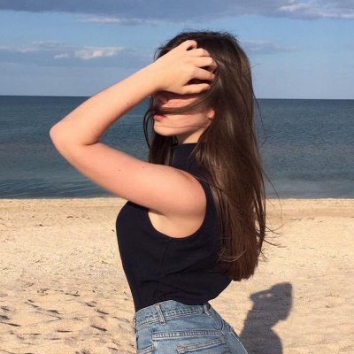 darkmatterly's profile picture. Building @aveline_app