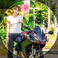 ともこさん Did a girl biker fall in love again?! The cool Kawasaki bike