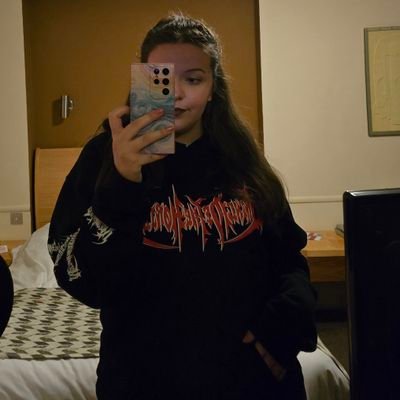 charswiftie1989's profile picture. Got deleted 😪