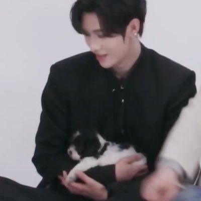 mau gyuvin i love qubing i want qubing AAAAAA qubing ☹️
