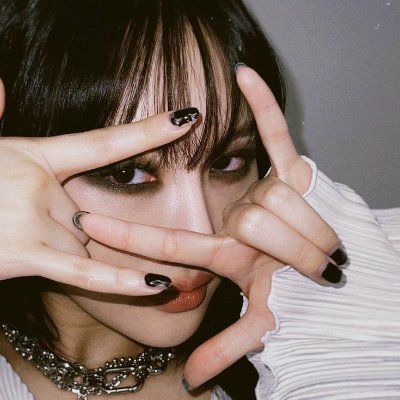 ☥ eclectic goth 🦇| kpop stan (only ggs) |
pt/eng | she/her | musictwt | physical media enjoyer | https://t.co/rQ8sEx8g7K