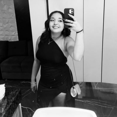 JullyMaiatt's profile picture. Hosp “Aceitamos o amor que achamos merecer!”