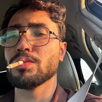 لاَ تشْكُ للنَّاس جُرحًا أنتَ صاحِبهُ ُ لا يؤلمُ الجرْح إلا من بهِ ألمُ شكْواك للنَّاس يا أبن الناس مَنَقَصةُ ومَن من الناسِ صاحٍ ما بهِ ألمُ