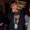 rozaymcrae's profile picture. 集中 | a fan of good music. so ariana grande, emilia, tate mcrae, camila cabello and katseye.
