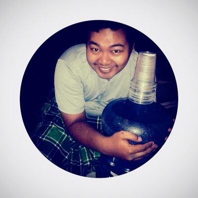 zakkiyatul10's profile picture. Postingan receh 
Aktivitas random 
Mood swing? Seperti cuaca. 🌦️