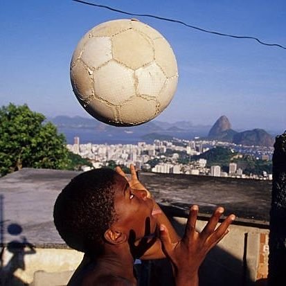 Para mim, o futebol não é o fim das coisas. O futebol é um meio para que a vida seja melhor.