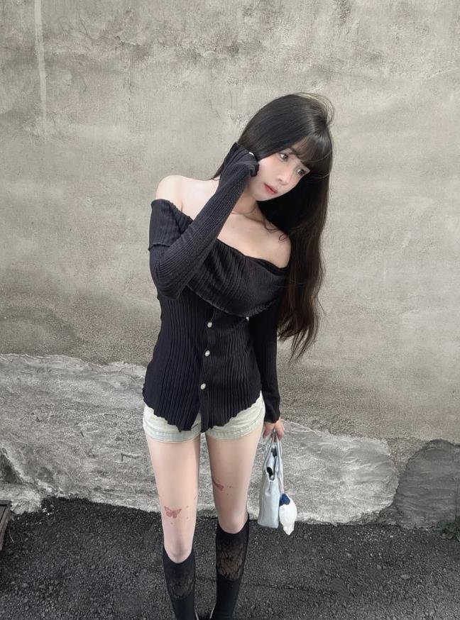 8jqQ20wcGNO1C's profile picture. 生活百般滋味 需要微笑面對 平時喜歡練瑜伽 保持身材