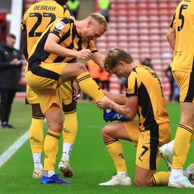 Wonder_Of_UTV's profile picture. Port Vale ⚽ 🤍🖤💛❤️