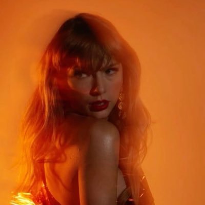 Iaceandcrimes's profile picture. i hate it here so i will go to secret gardens in my mind