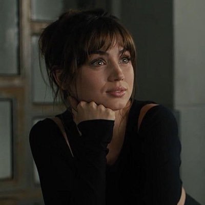 chrzvx's profile picture. delusion keeps me sane