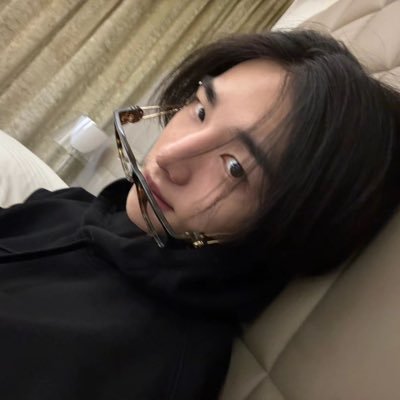 hyunmargiela's profile picture. Margiela lover and Mercedes AMG Petronas hater