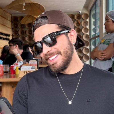 lariolvrufino's profile picture. 