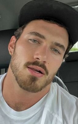 Chris16ty's profile picture. 