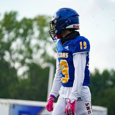 Nickkc0's profile picture. 5’10 | 135lbs | C/O 29🎓 | WR/DB | #3/#19 | @osffbc | 3.7 GPA | 🏀SG/PF🏈 | 🏃HJ/LJ/4by1/4by2 | Ranked 17 ks email-Nickcm2011@icloud.com | #📲 - 913-305 (9307)
